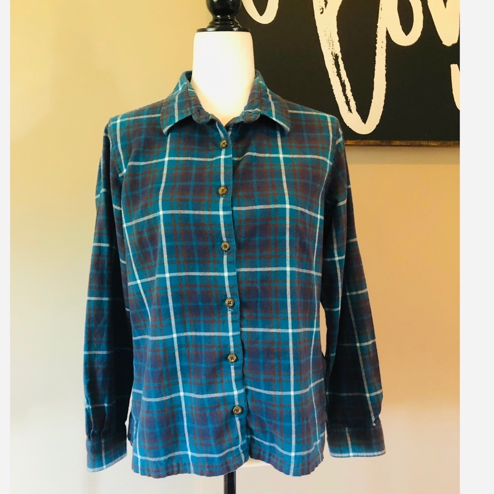 Cabela’s classic plaid flannel button up shirt